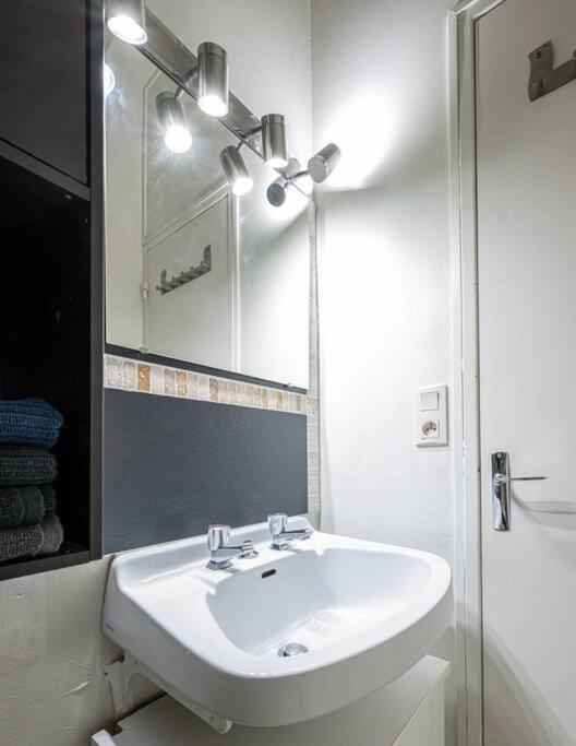 Le Charmant Hello Palois-T2-Wifi Apartment Pau Bagian luar foto