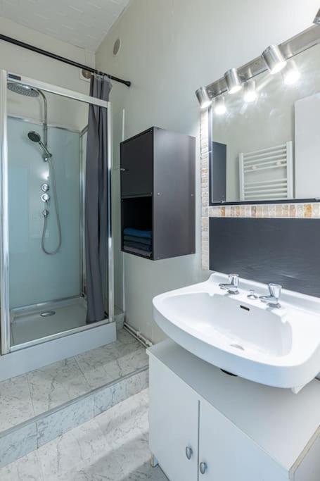 Le Charmant Hello Palois-T2-Wifi Apartment Pau Bagian luar foto