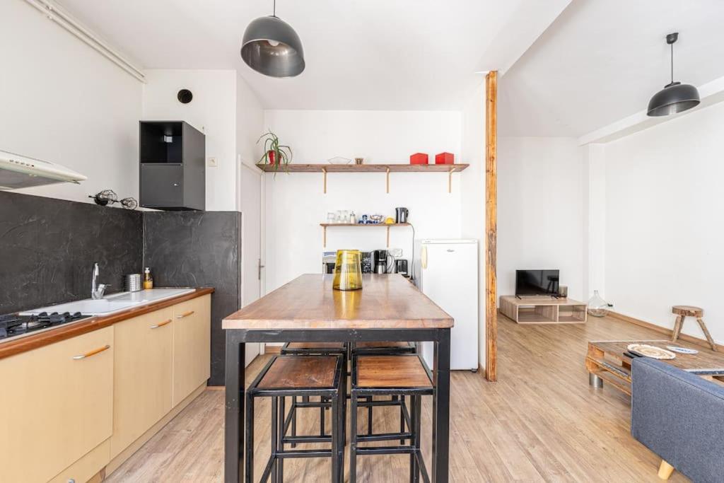 Le Charmant Hello Palois-T2-Wifi Apartment Pau Bagian luar foto